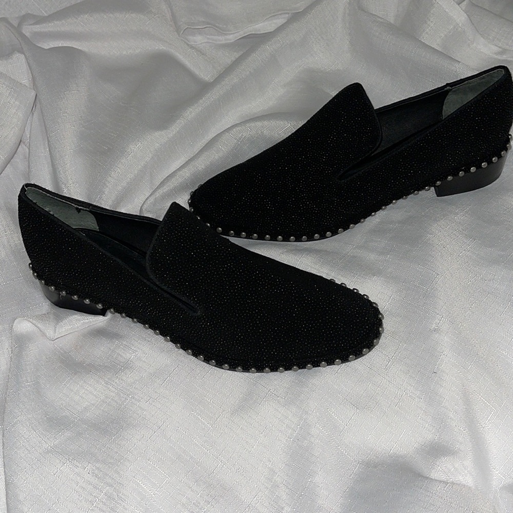 Adrianna Papell size 8 black leather flats with a silver trimming